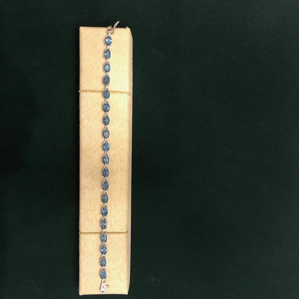 17.00CTW OVAL LONDON BLUE TOPAZ STERLING 8 inch SILVER BRACELET